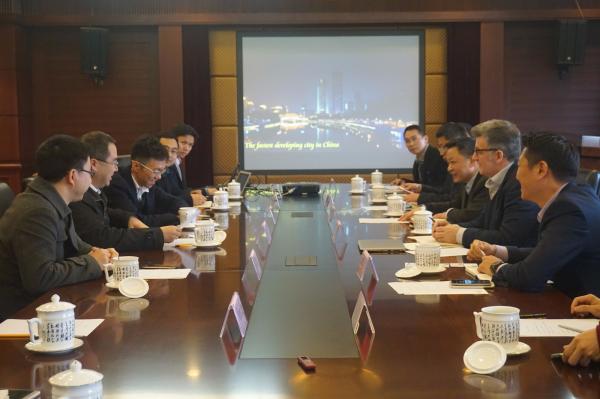 史密斯集团、四川华丰集团有限公司来校参观调研