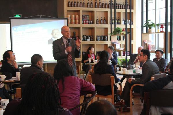 美国纽波特纽斯市市长James M. Bourey做客“学术沙龙”