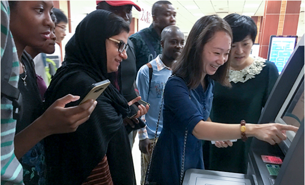 三百余名国际留学新生在成电开启新航程