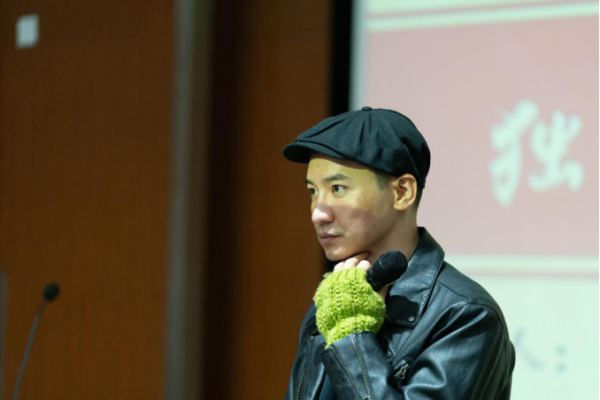 【成电讲坛】著名音乐家王弢讲述舞台生涯的台前幕后