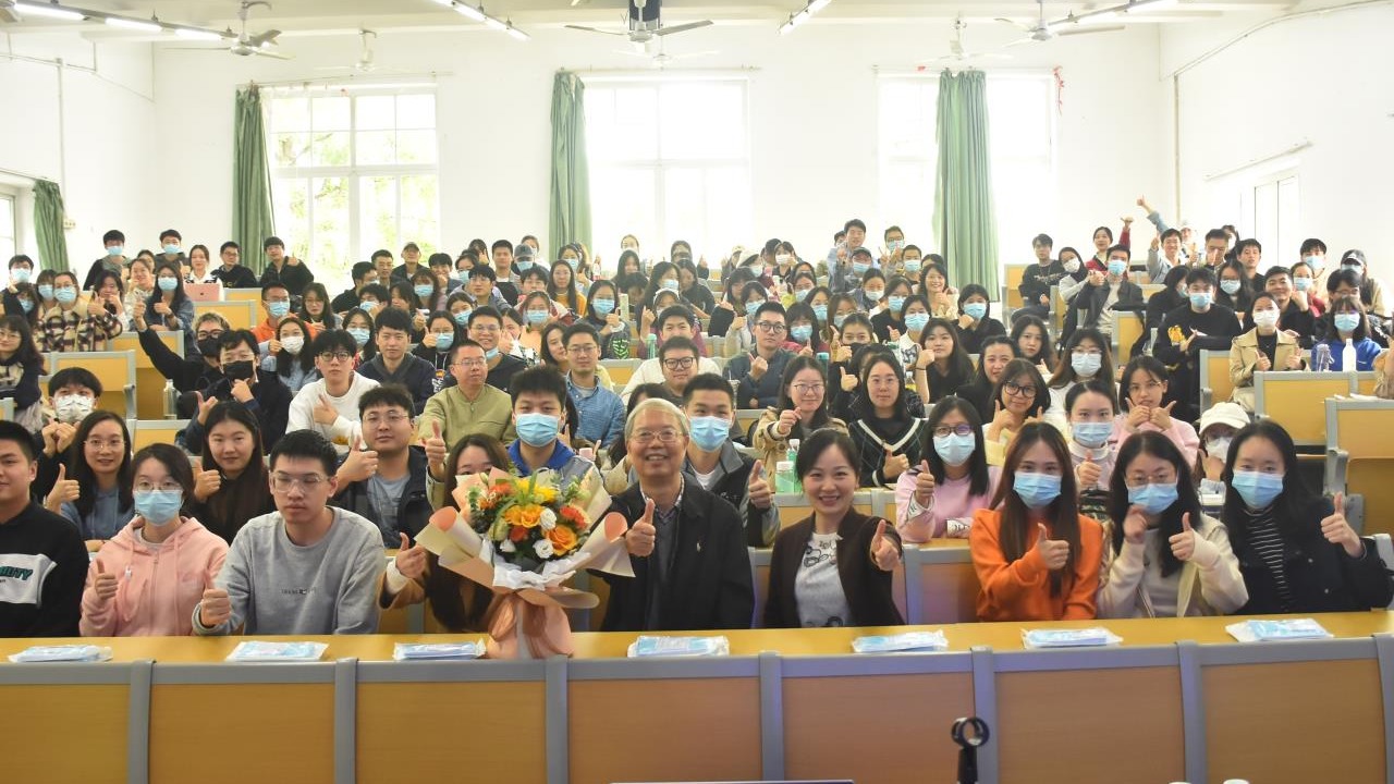 经管学院研究生开展成电故事专题讲座