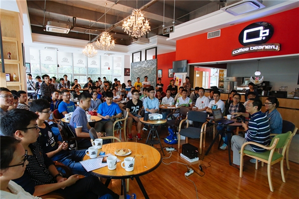 【成电下午茶】骆德渊教授与学子探讨大学生活和机器人竞赛