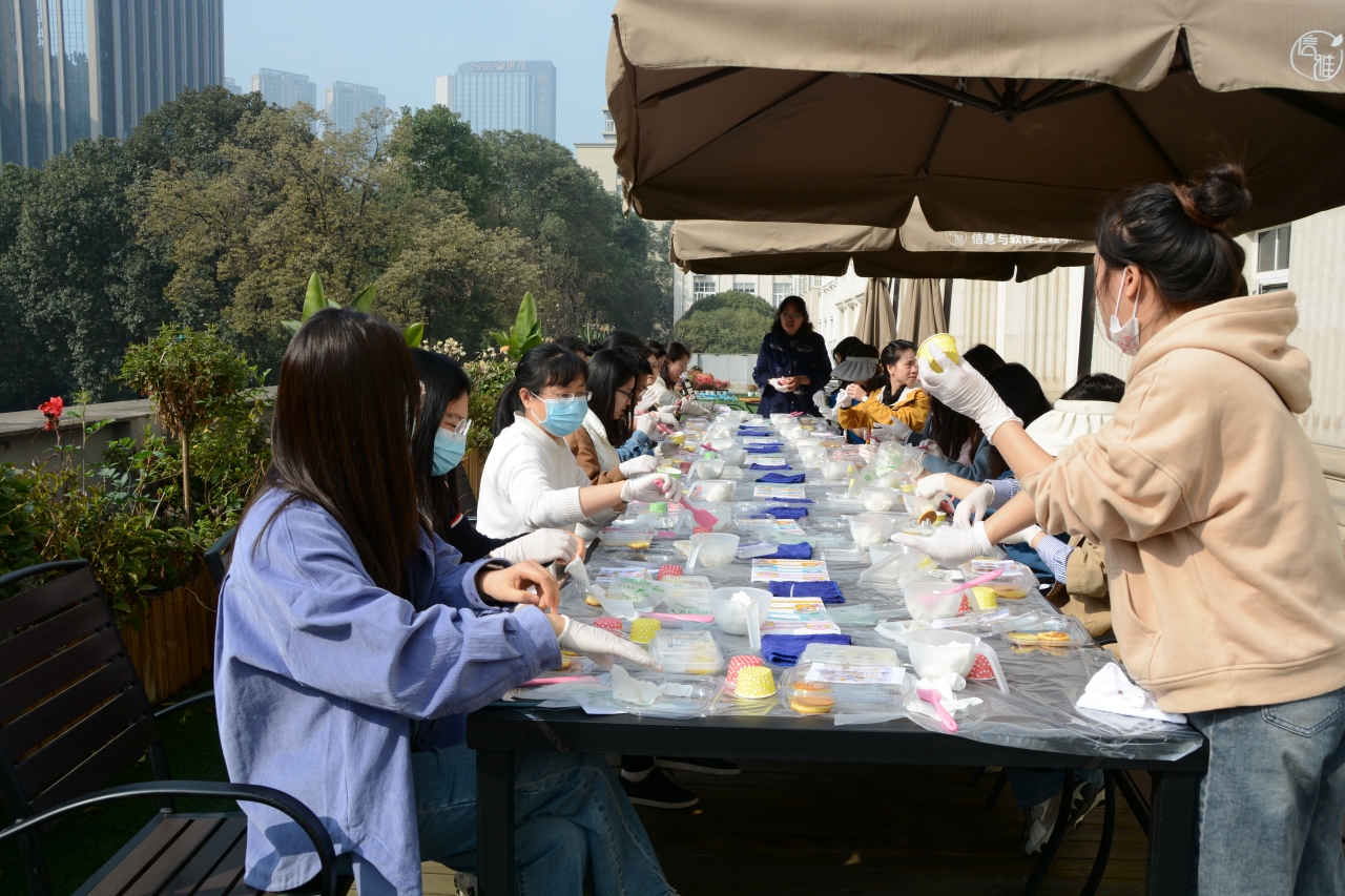软件学院工会举行“我和春天有个约会”国际劳动妇女节特别活动