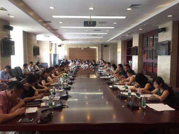 学校召开学生工作研讨会部署新学期重点工作