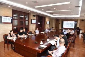 学校党委理论学习中心组（扩大）专题学习党的十八大以来的历史