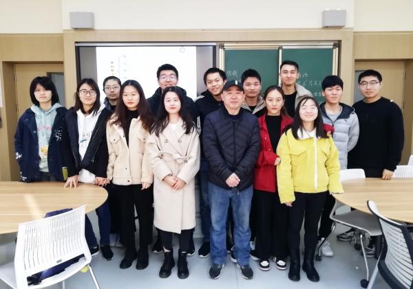 王晓川 副教授结合国学讲解管理学 (5).jpg 王晓川 副教授结合国学讲解管理学 (5).jpg