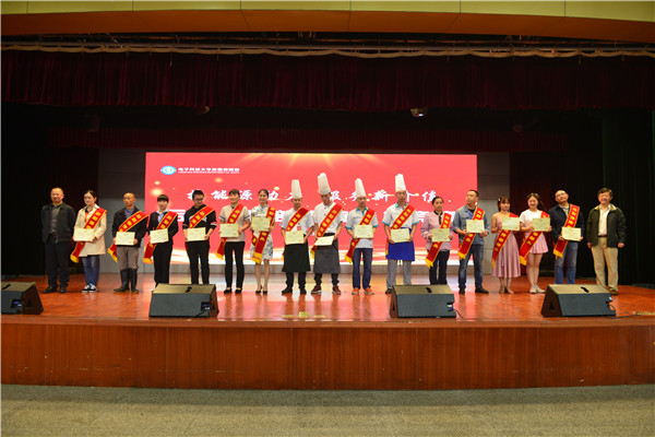 1557216886699047317.jpg 标兵合照.jpg