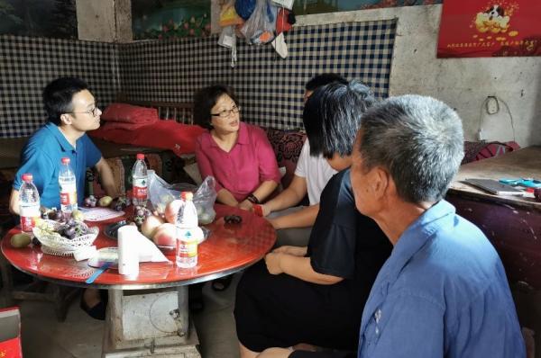 走访新生家庭.jpg 走访新生家庭.jpg