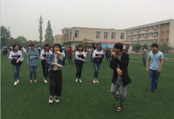 电子科大格林国际留学生俱乐部赴大邑开展义务支教活动