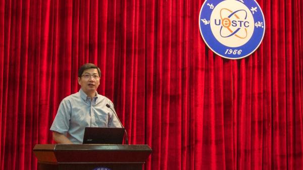 学校举办第二届博士生与用人单位专场交流会