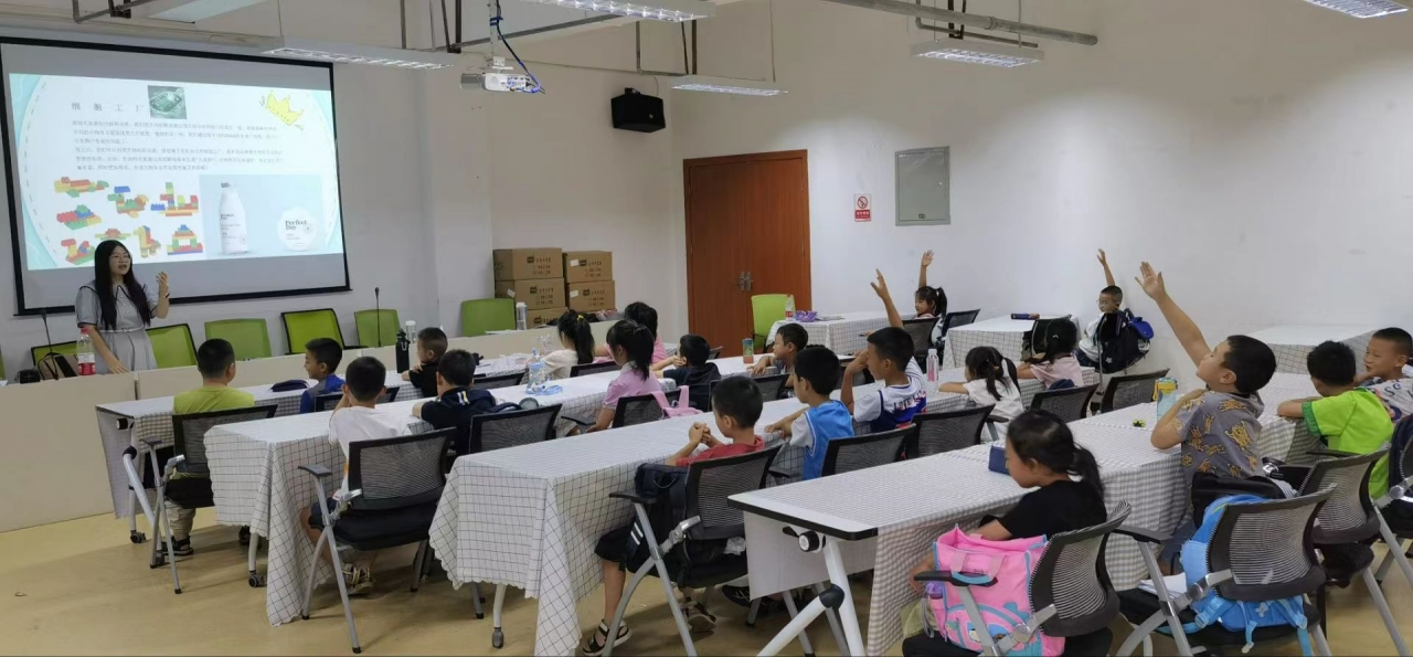 合成生物学课堂引发小朋友们的积极思考1.jpg 合成生物学课堂引发小朋友们的积极思考1.jpg