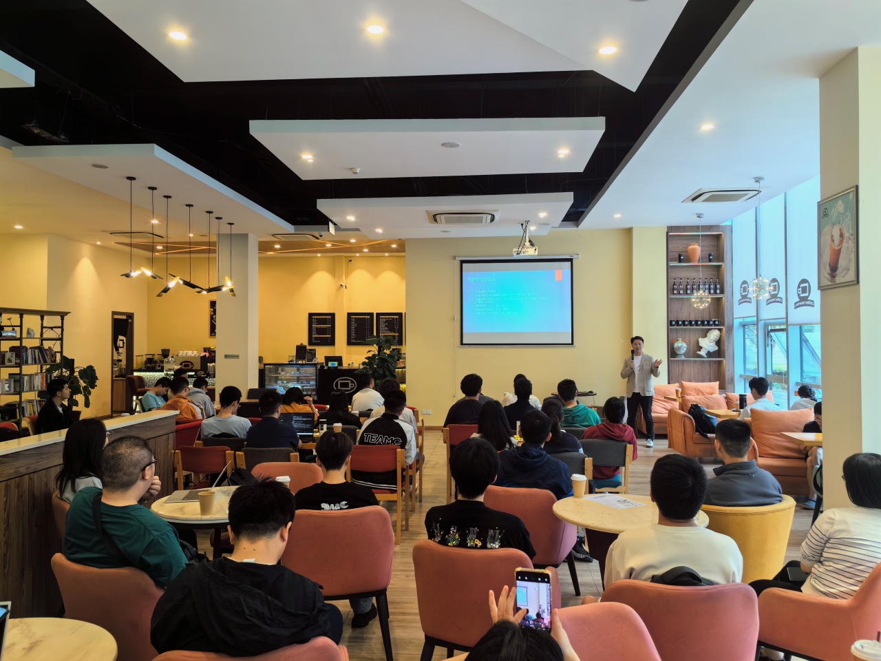 【成电下午茶】郑凯教授作“浅谈科研训练初期的常见误区”主题分享