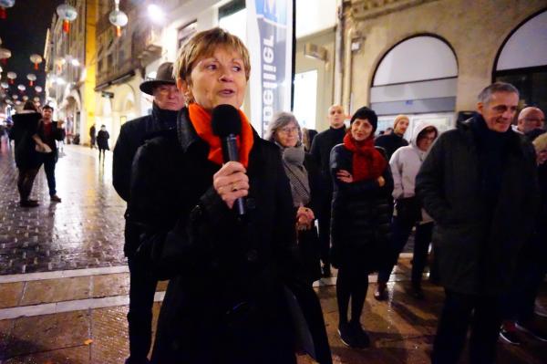 庆新春中国灯笼点亮法国蒙彼利埃市