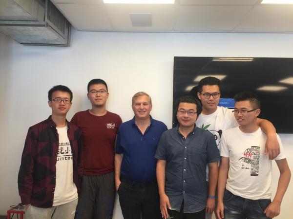 科大学子与企业家合影.jpg 2d925db3893345f884d786a35730c750.jpg