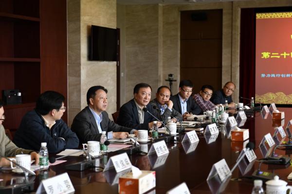 qingnian0009.JPG 2da535e6992bd43669264bebaf9565d0.jpg