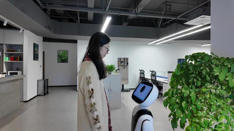 Xinhua News：New companion robot brings emotion recognition to elderly care in China