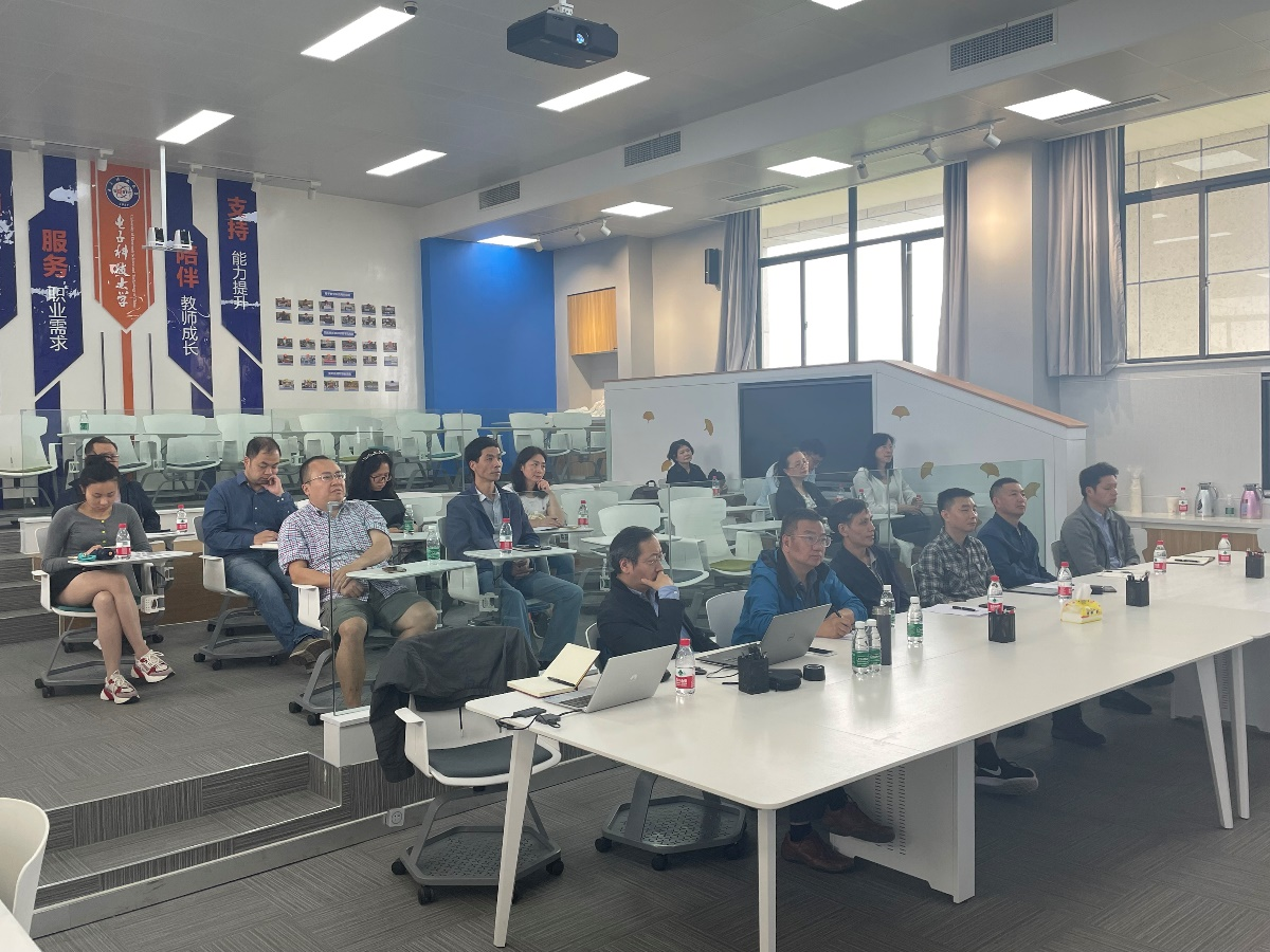 中国科学技术大学卫国教授做客教学工作坊开展工程教育认证讲座