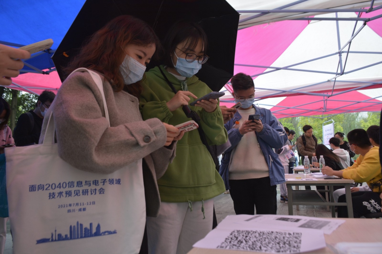 4同学入场.JPG 4同学入场.JPG