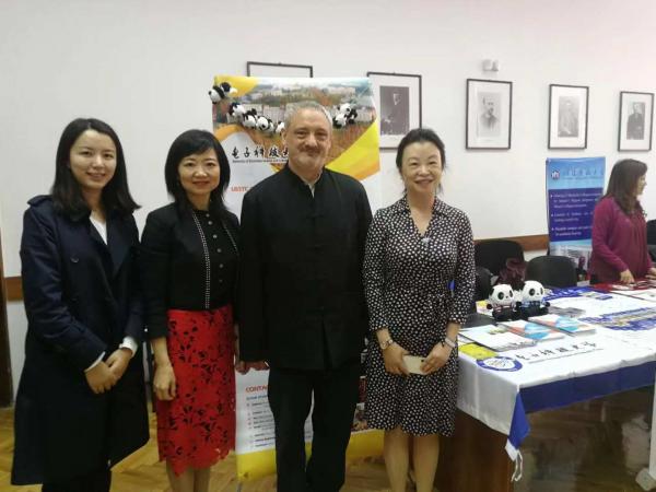 3-2贝尔格莱德大学与贝大孔子学院院长合影.jpg