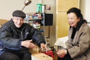 校领导看望慰问离退休教职工