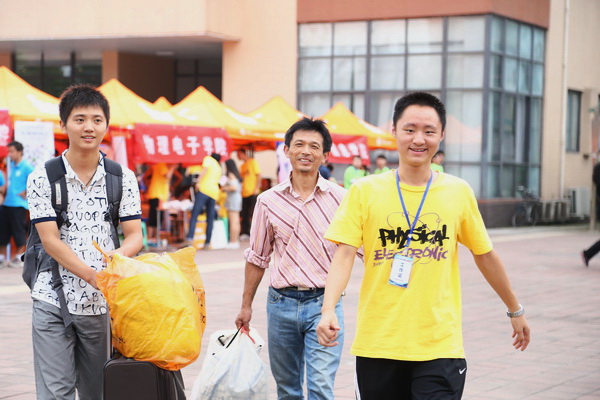 【迎新】电子科大创新服务喜迎2014级新生