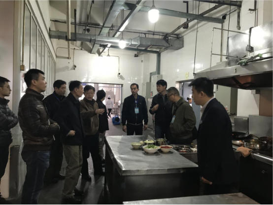 学校召开安全检查总结暨安全工作先进集体先进个人评选会