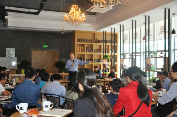 著名教育学家肯·贝恩做客教学工作坊