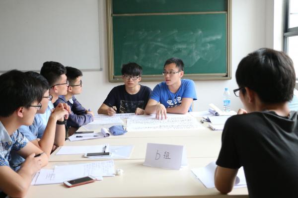 下午小组讨论1.JPG 下午小组讨论1.JPG