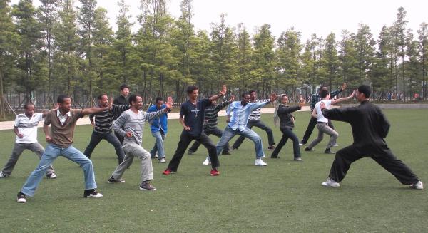 留学生学习中国武术.jpg 留学生学习中国武术.jpg