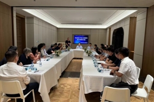 胡俊校长带队走访北京校友会并访企拓岗