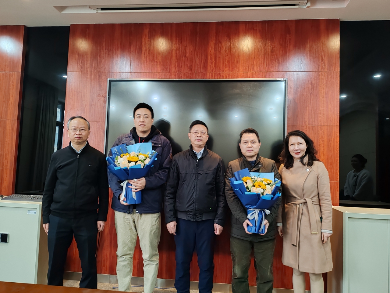 徐校看望李宏亮、汤啸辰2.jpg 34b577277ca6d447007f1caa34d9faad.jpg