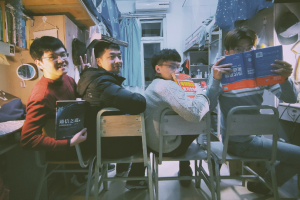 502寝室的四个男孩：互帮互助，携手向未来