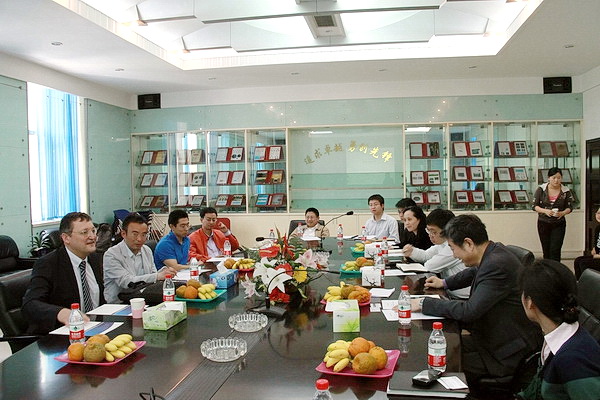 法国蒙彼利埃二大校长访问微固学院