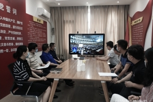 【快讯】电子科大师生员工热切关注全国两会