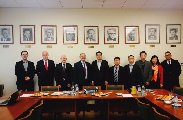 和克拉科夫理工大学教授座谈合影.jpg 365d69af0636cd104922439afdb7dc49.jpg