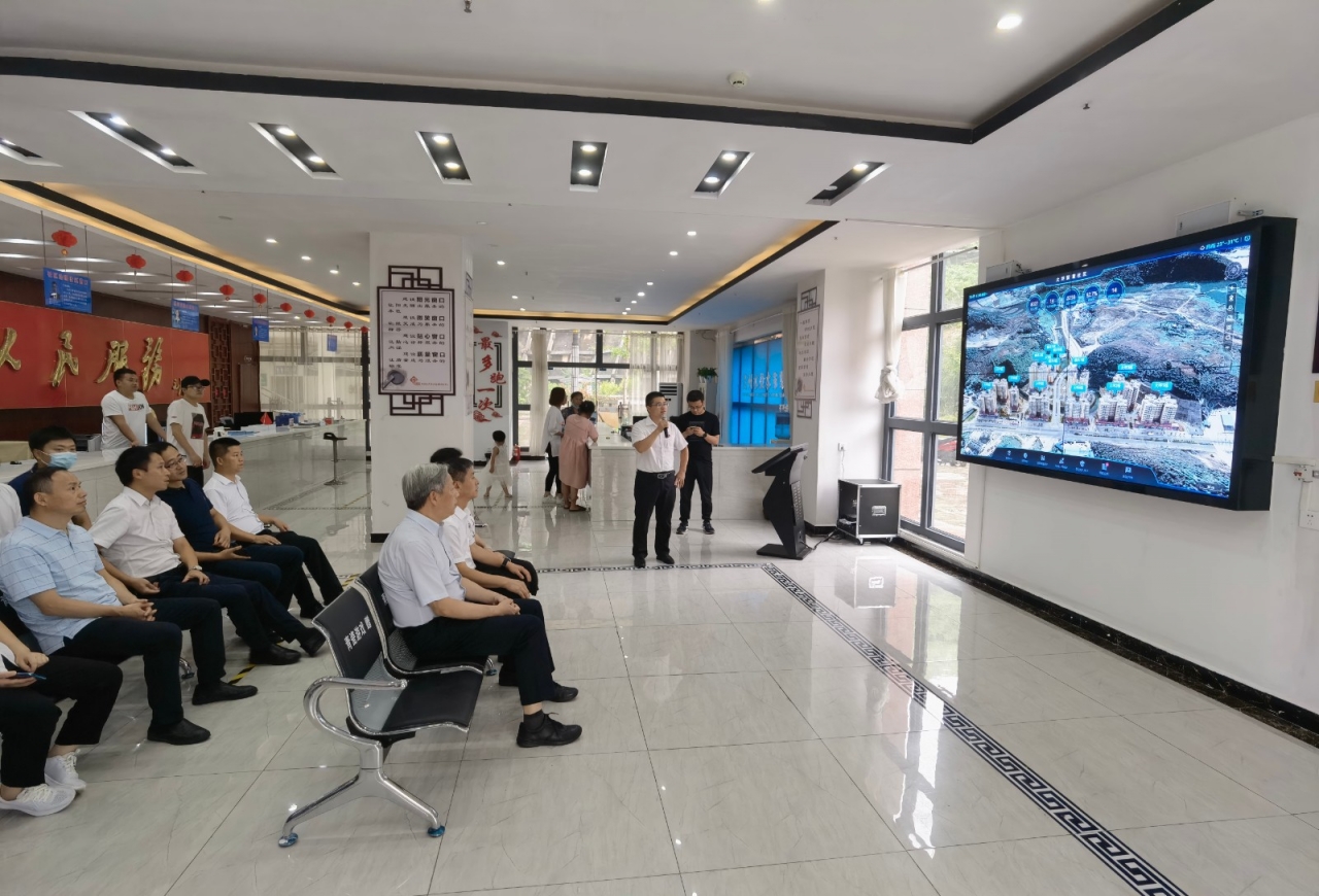 扶贫调研 (5)易地搬迁社区.jpg 扶贫调研 (5)易地搬迁社区.jpg