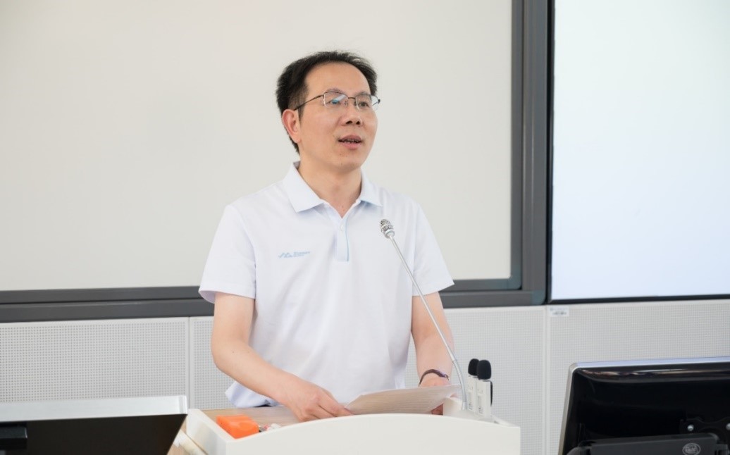 胡校致辞.jpg 胡校致辞.jpg