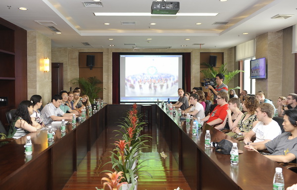 美国杰尼阿塔学院合唱团唱响成电