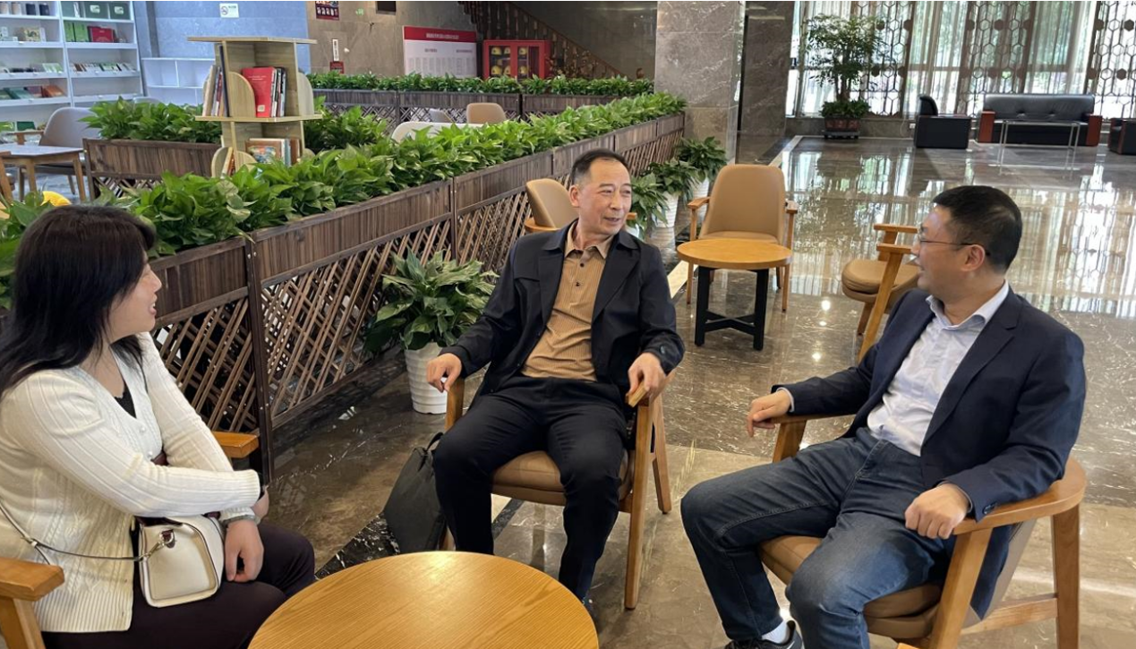 数学科学学院探望优秀院友陈邦清烈士家属