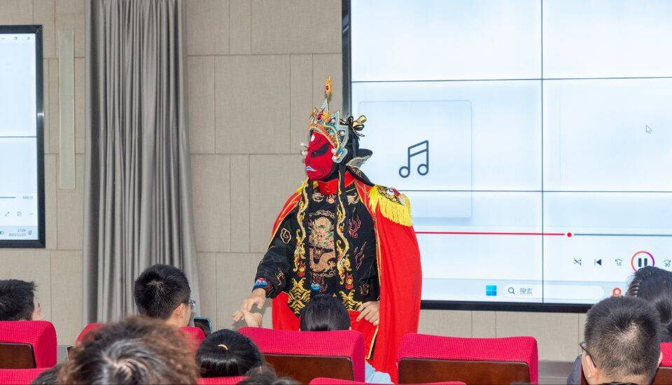 【成电讲坛】国家一级演员肖德美：走近中国川剧 共享戏曲魅力