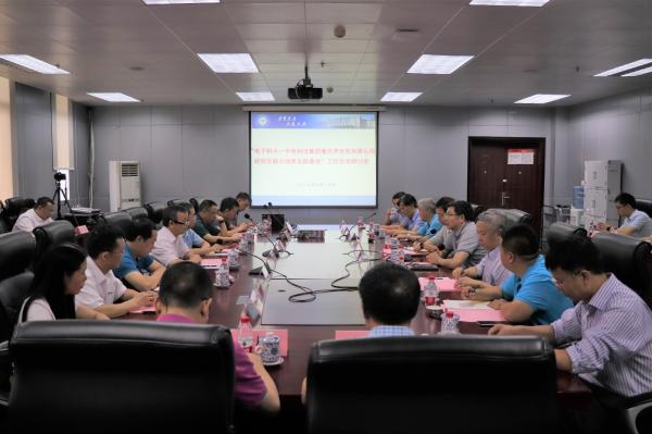 “电子科大—中电科技集团重庆声光电有限公司研究生联合培养基地”举行工作研讨会