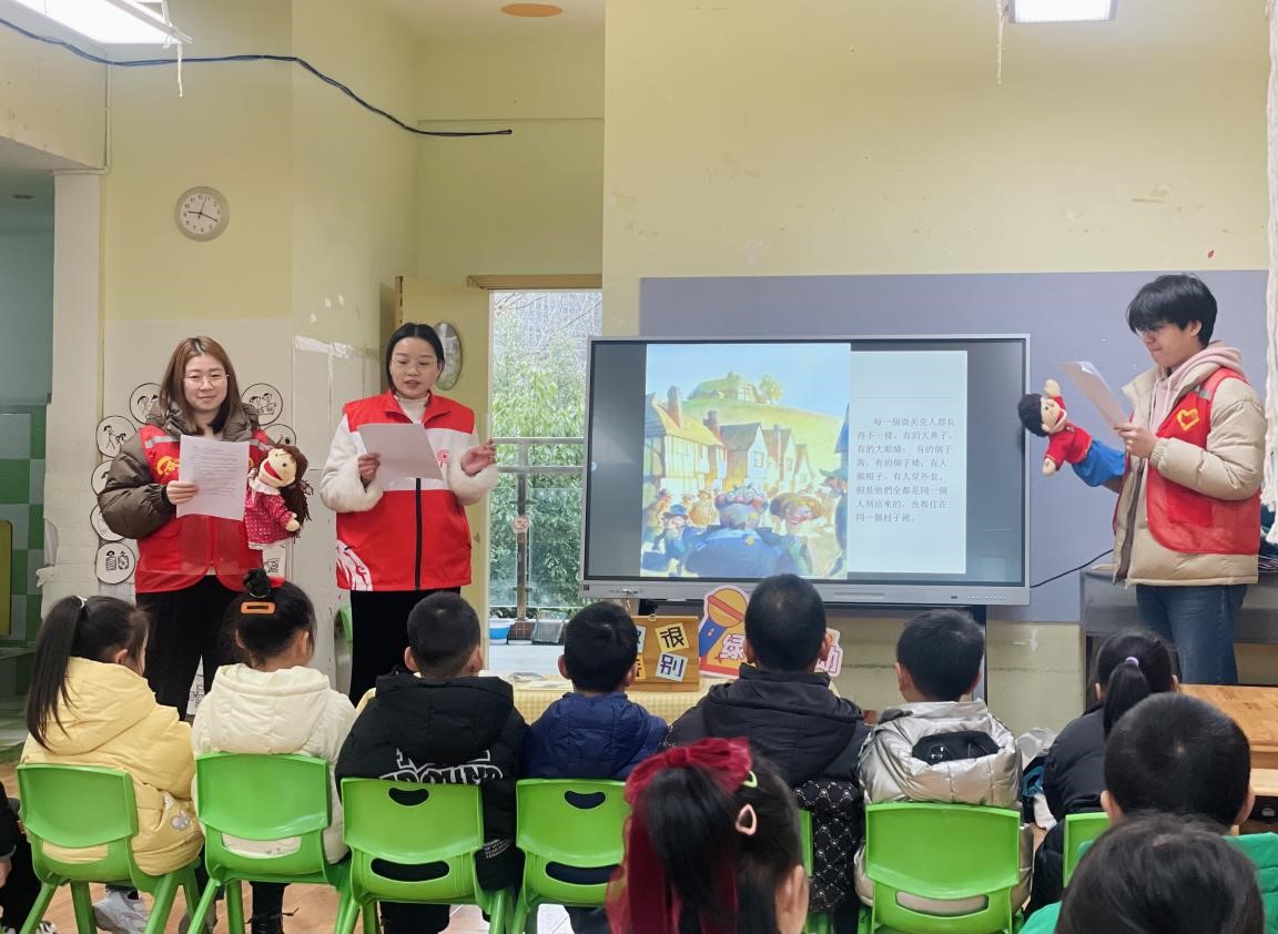 计算机（网安）学院研究生会携手天骄西路社区幼儿园开展“护苗·开学季”绿书签主题活动