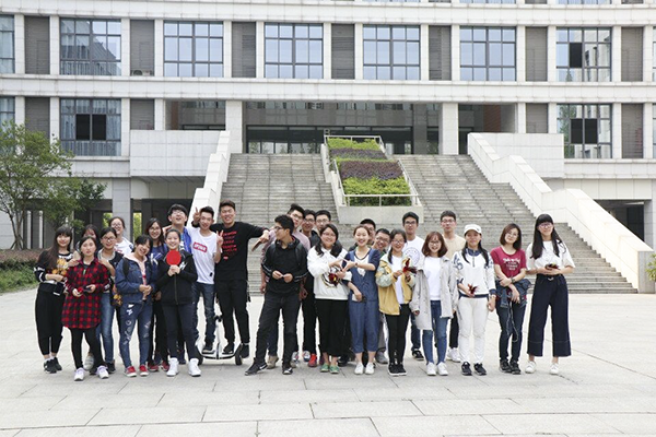 经管17级海外名校计划学生举办“趣味运动会”活动