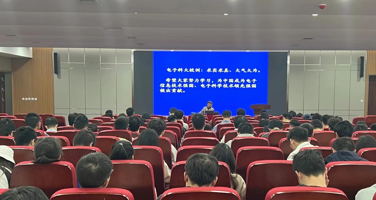 2-4龚耀寰教授 电子学院研究生.jpg 2-4龚耀寰教授 电子学院研究生.jpg