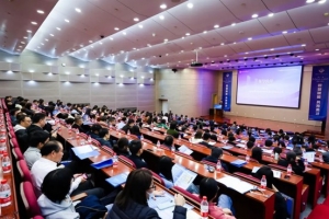 胡俊校长出席第十一届教育部产学合作协同育人项目对接会并作主题报告