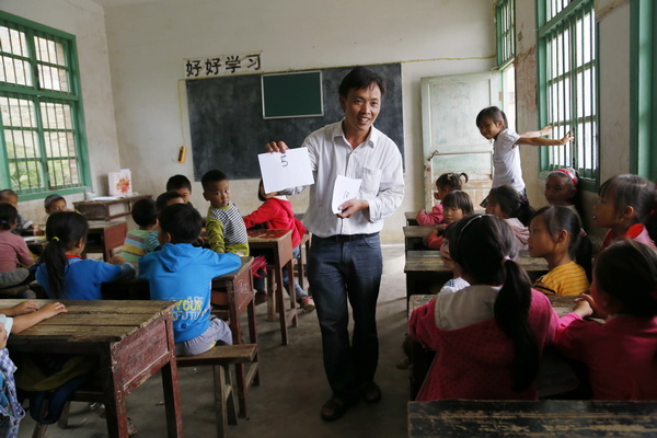 成电学子社会实践活动激起“爱心潮”