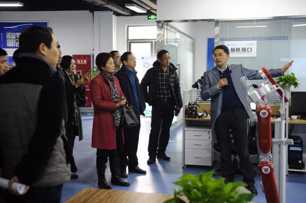 【聚焦】学校工作研讨会与会代表参观“一校一带”计划成果展示