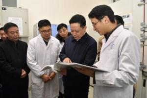 四川省副省长杨兴平来校调研实验室安全工作