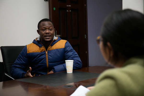 “洋助理”让成电校园更有“国际范儿”