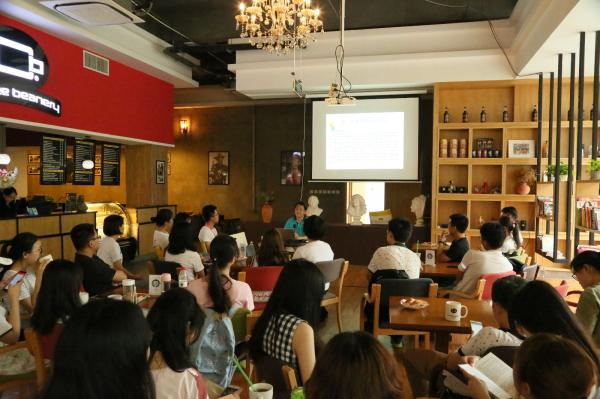 【成电下午茶】冯文坤教授与学子共话故园与家国情怀